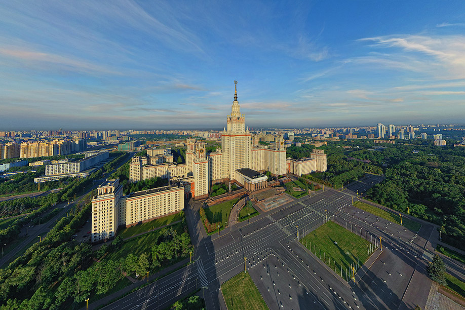 Аэрофотосъемка центрального здания МГУ. 