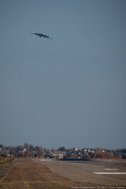 Стратегические бомбардировщики на авиабазе в Энгельсе. 